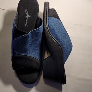 Women's Annie Clogs